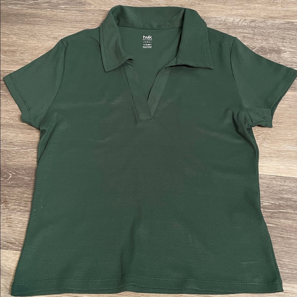 🌿 TWIK Green Polo Top NWOT - Picture 3 of 5
